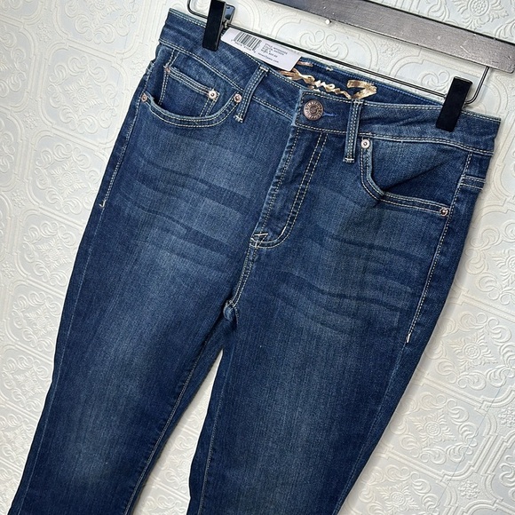 Seven7 | High Rise Cropped Fray Hem Denim | Size 4 NWT - Picture 4 of 16